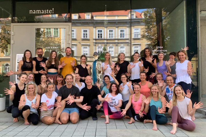Gruppenfoto Yin Yoga Teacher Training 1 mit Markus H. Giess in Graz 2021